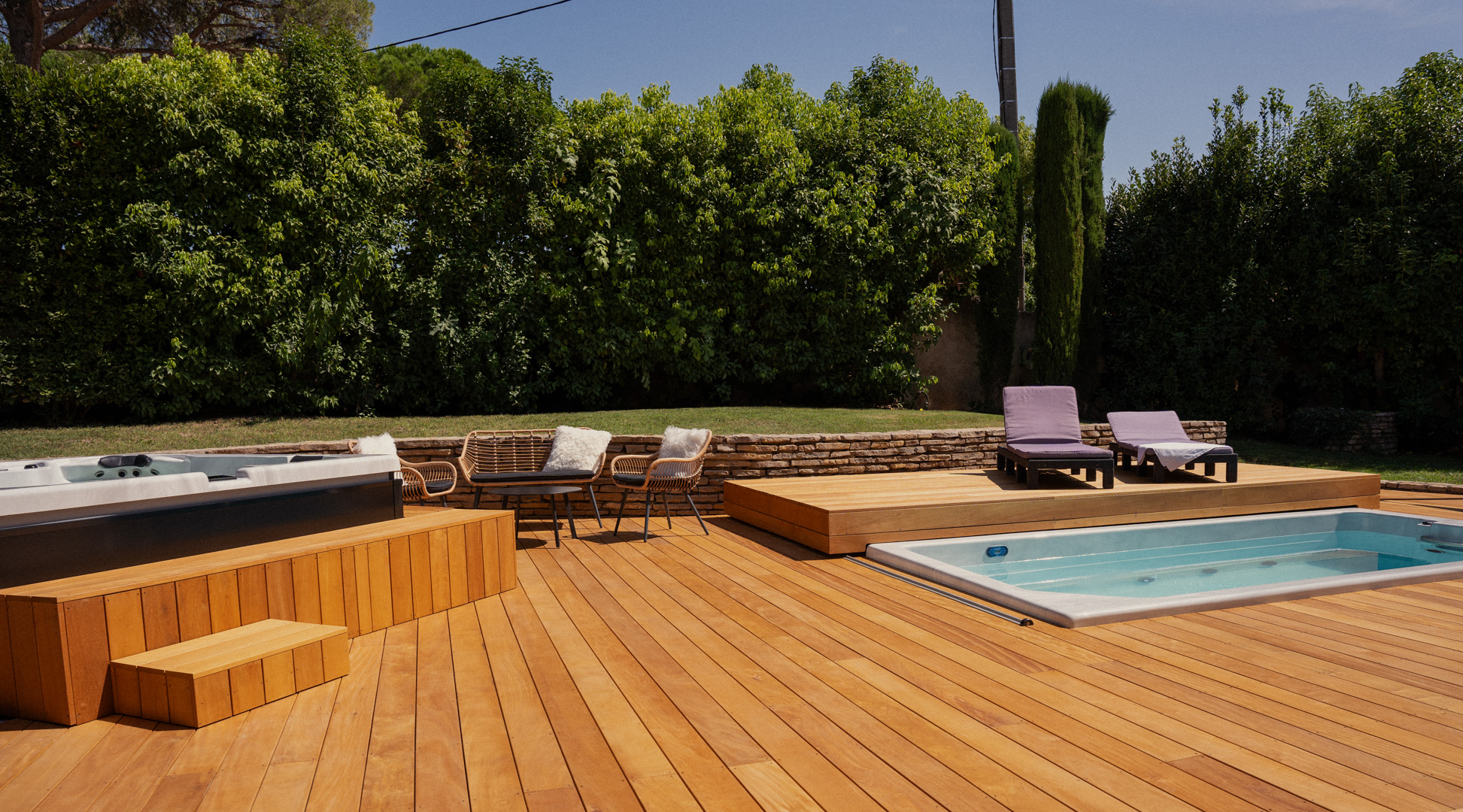 Spa exterieur avec amenagement terrasse